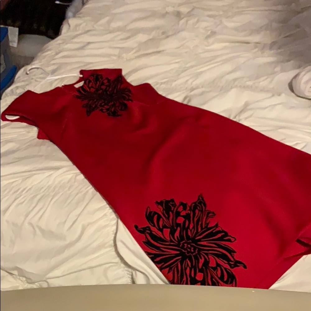 Chic red dress.